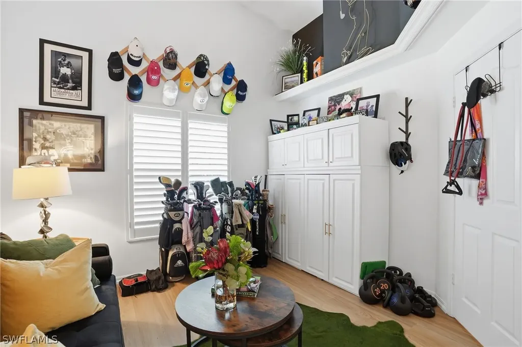 5320 Whitten Drive Naples FL 34104