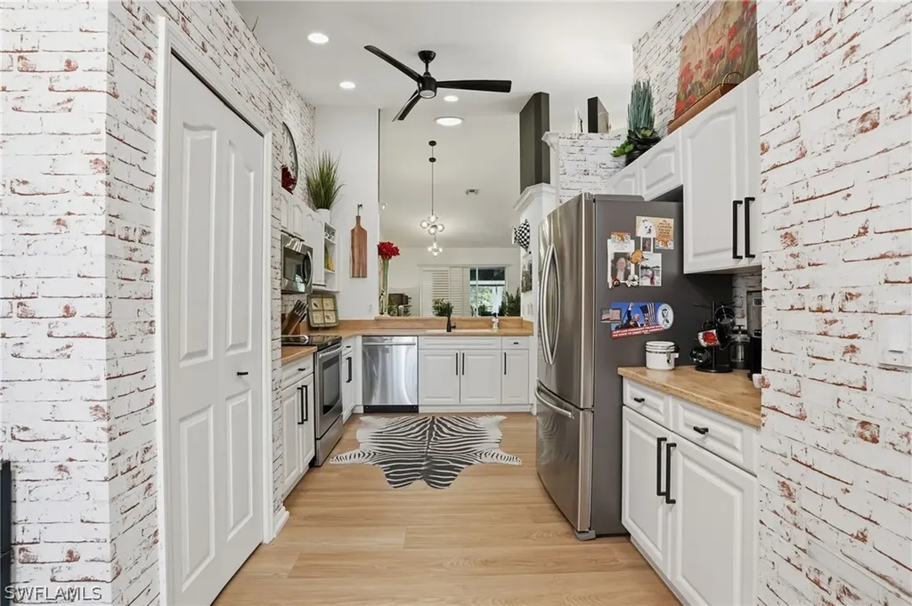 5320 Whitten Drive Naples FL 34104