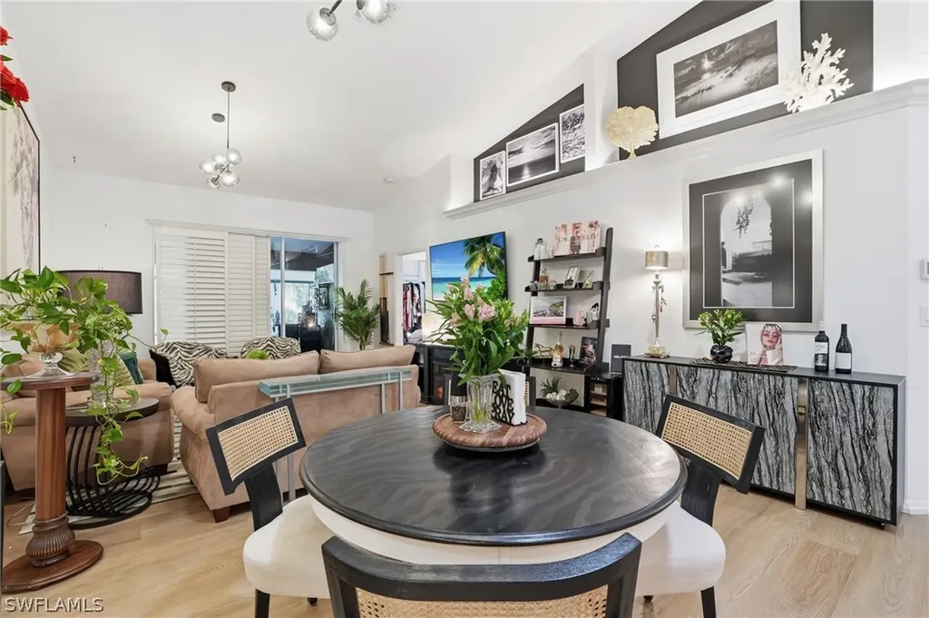 5320 Whitten Drive Naples FL 34104