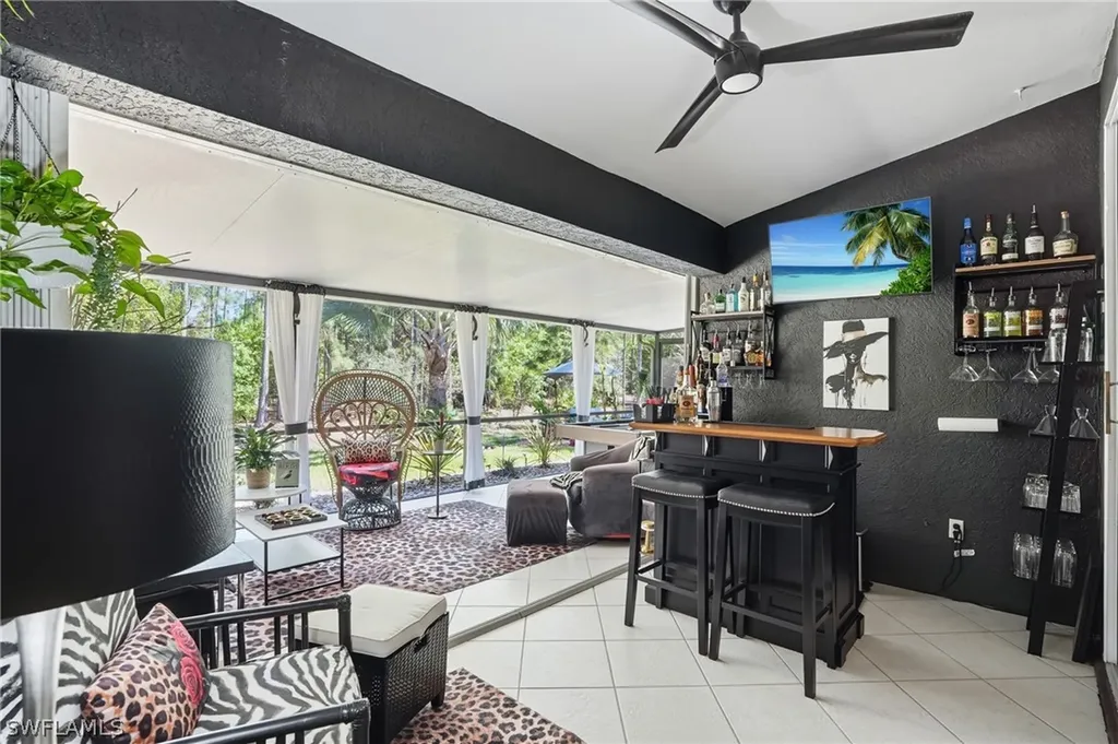 5320 Whitten Drive Naples FL 34104