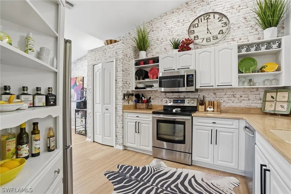 5320 Whitten Drive Naples FL 34104