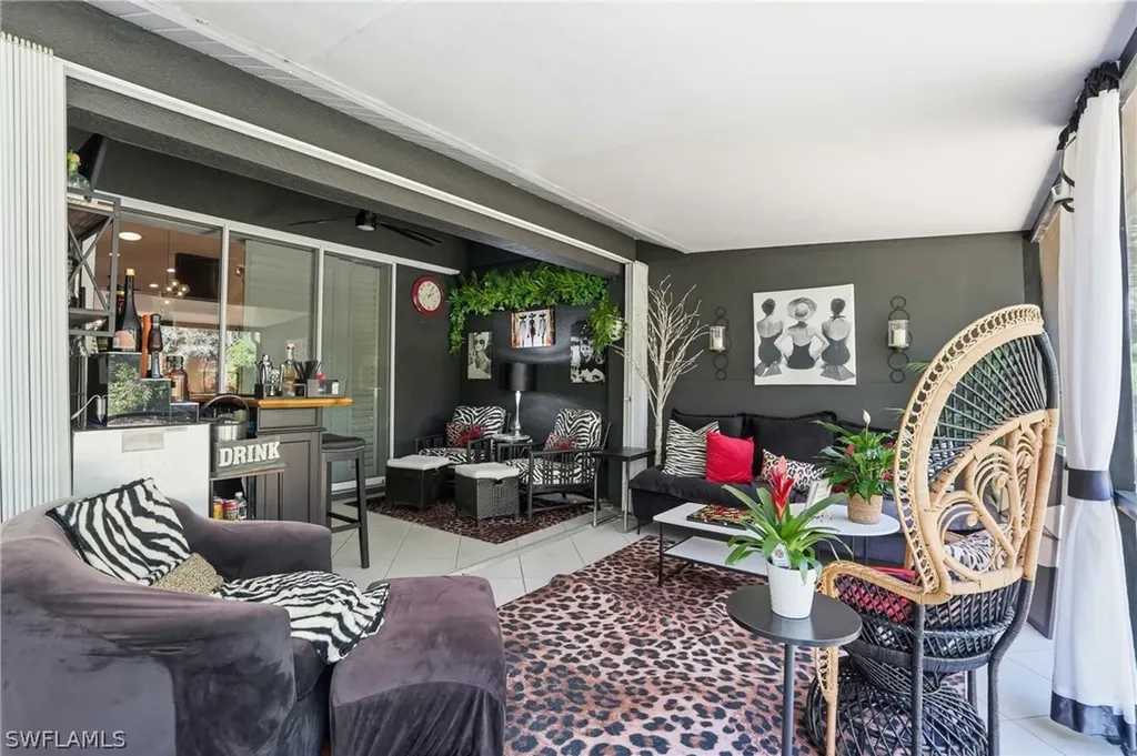 5320 Whitten Drive Naples FL 34104