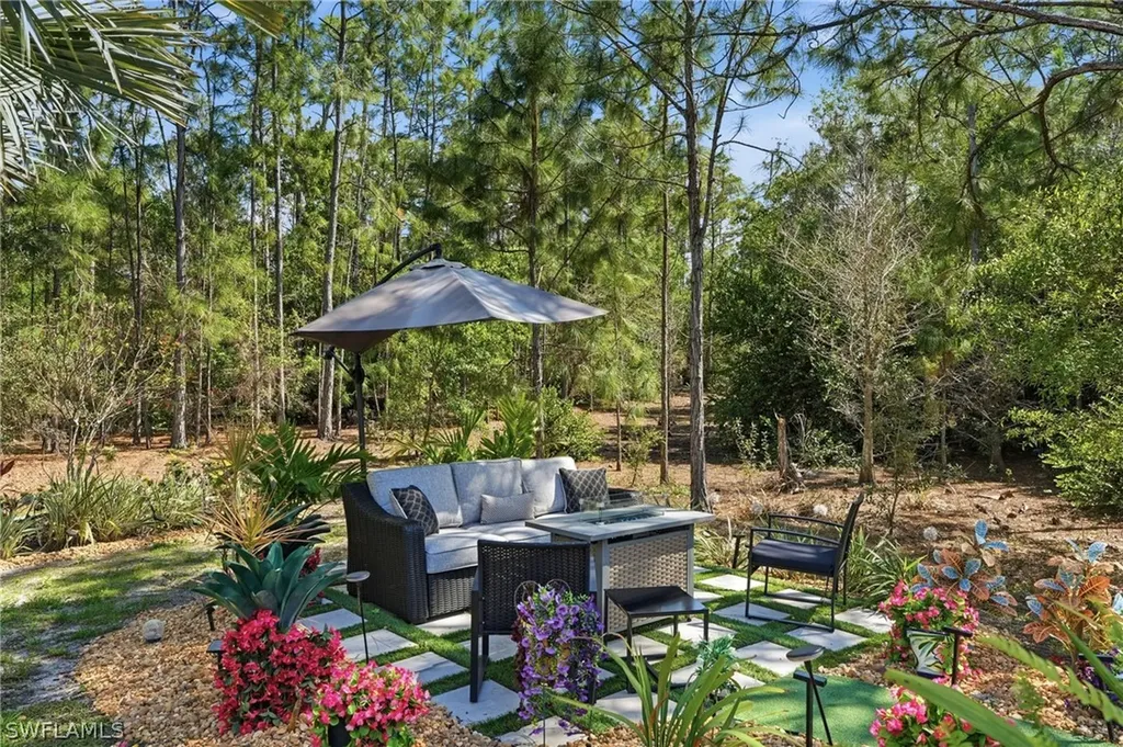 5320 Whitten Drive Naples FL 34104