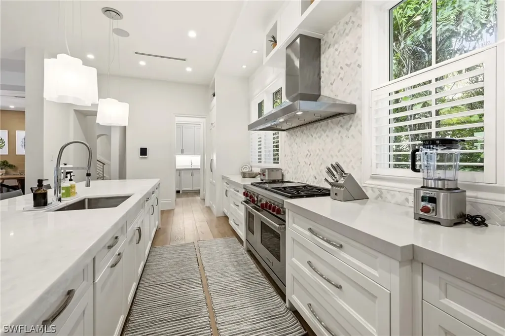 215 3rd Avenue N Naples FL 34102