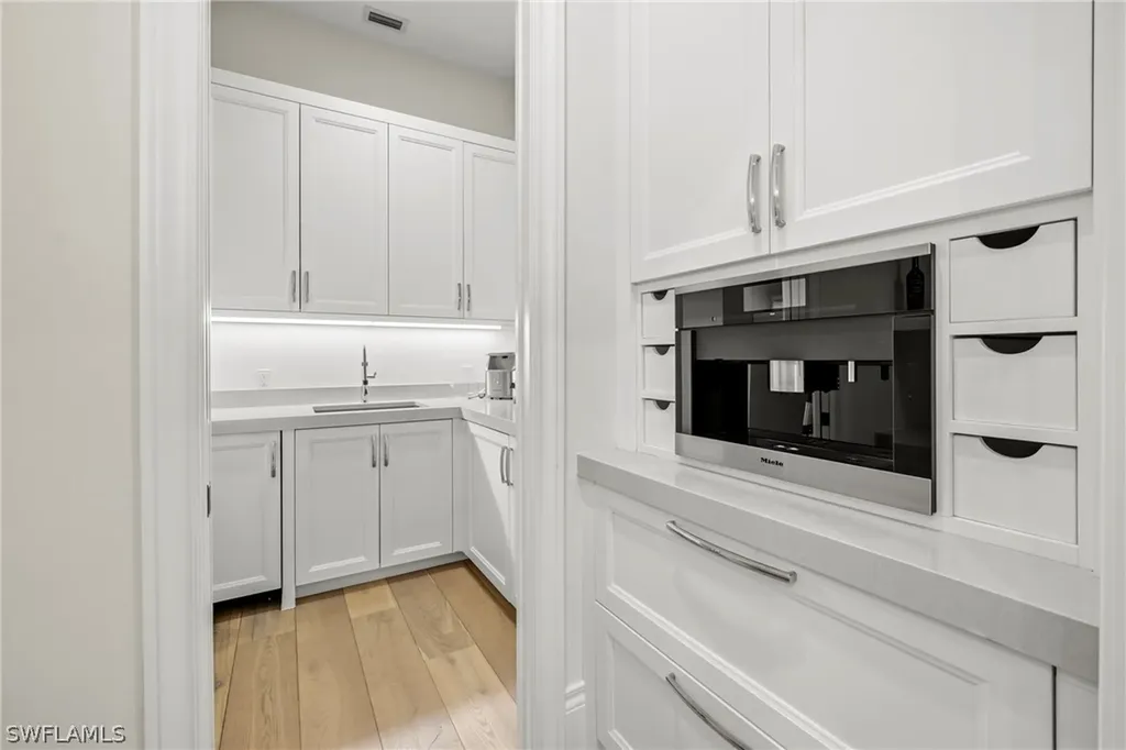 215 3rd Avenue N Naples FL 34102