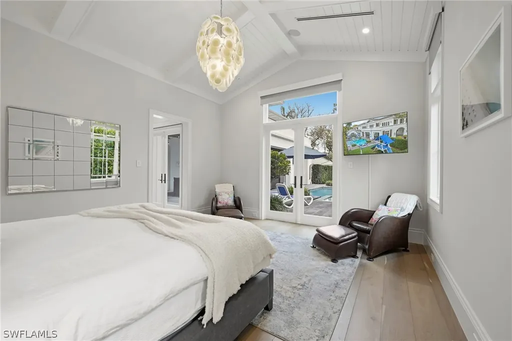 215 3rd Avenue N Naples FL 34102