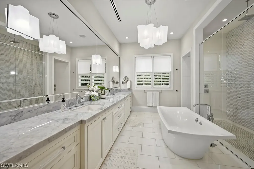 215 3rd Avenue N Naples FL 34102