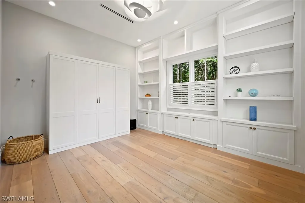 215 3rd Avenue N Naples FL 34102