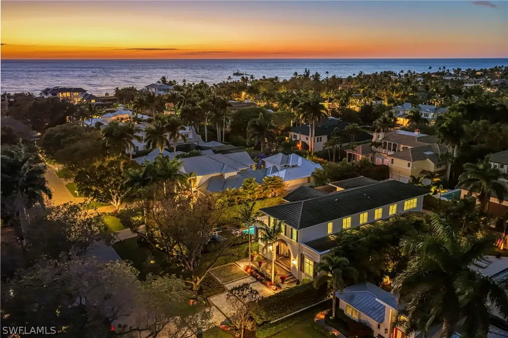 215 3rd Avenue N Naples FL 34102