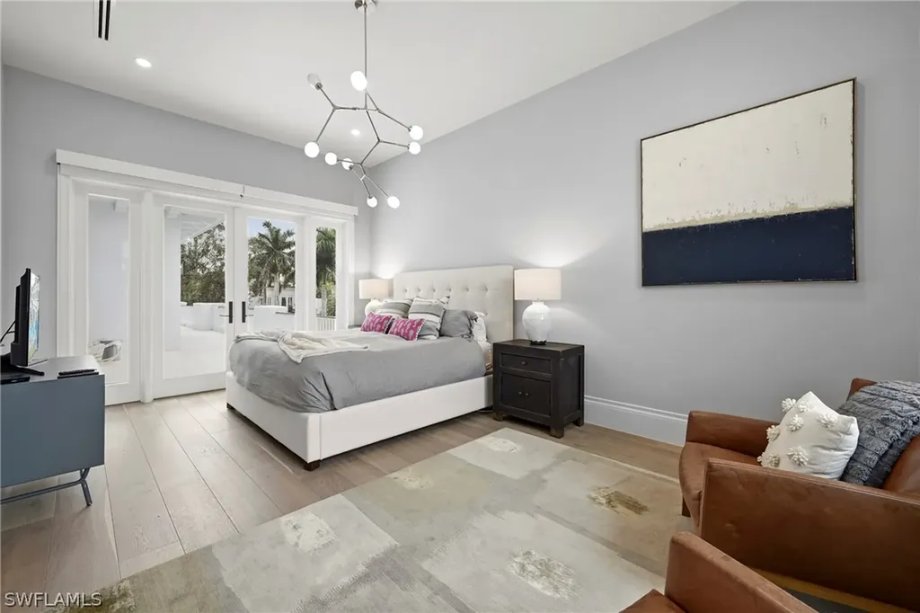 215 3rd Avenue N Naples FL 34102