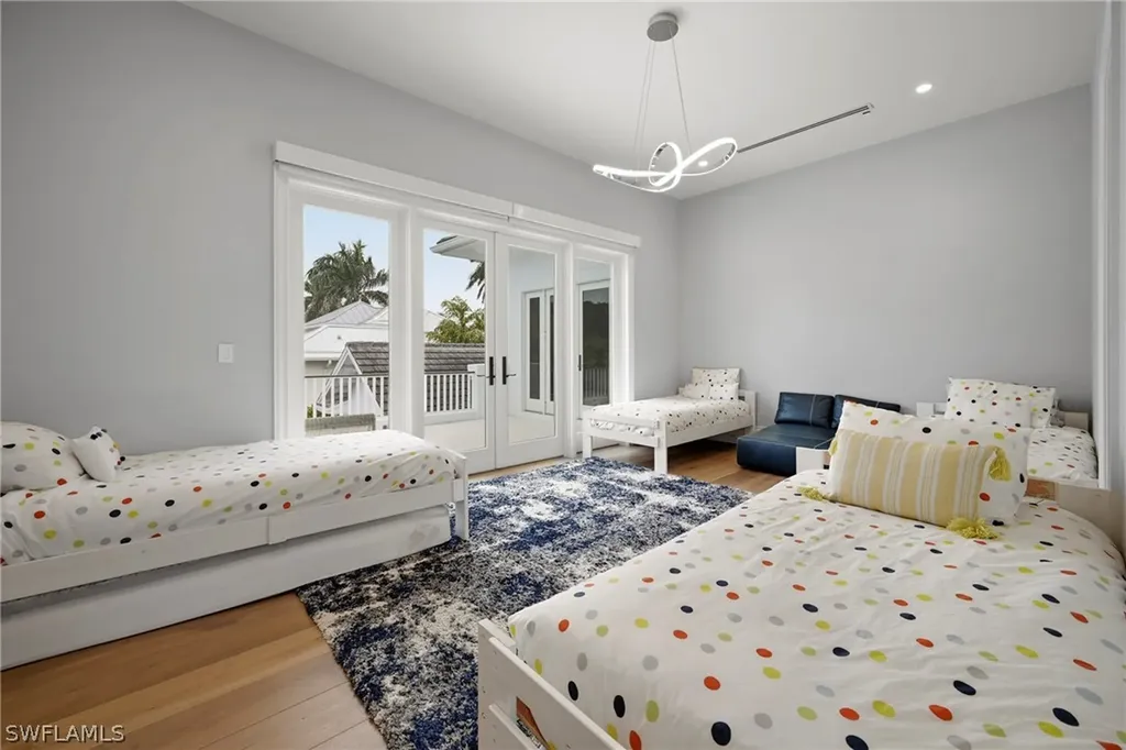 215 3rd Avenue N Naples FL 34102