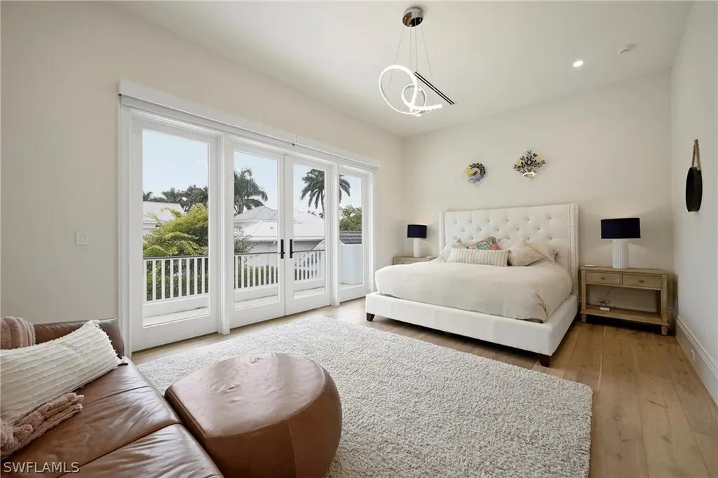 215 3rd Avenue N Naples FL 34102