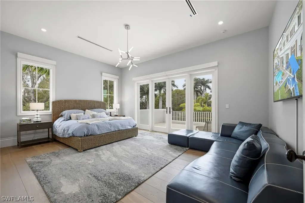 215 3rd Avenue N Naples FL 34102