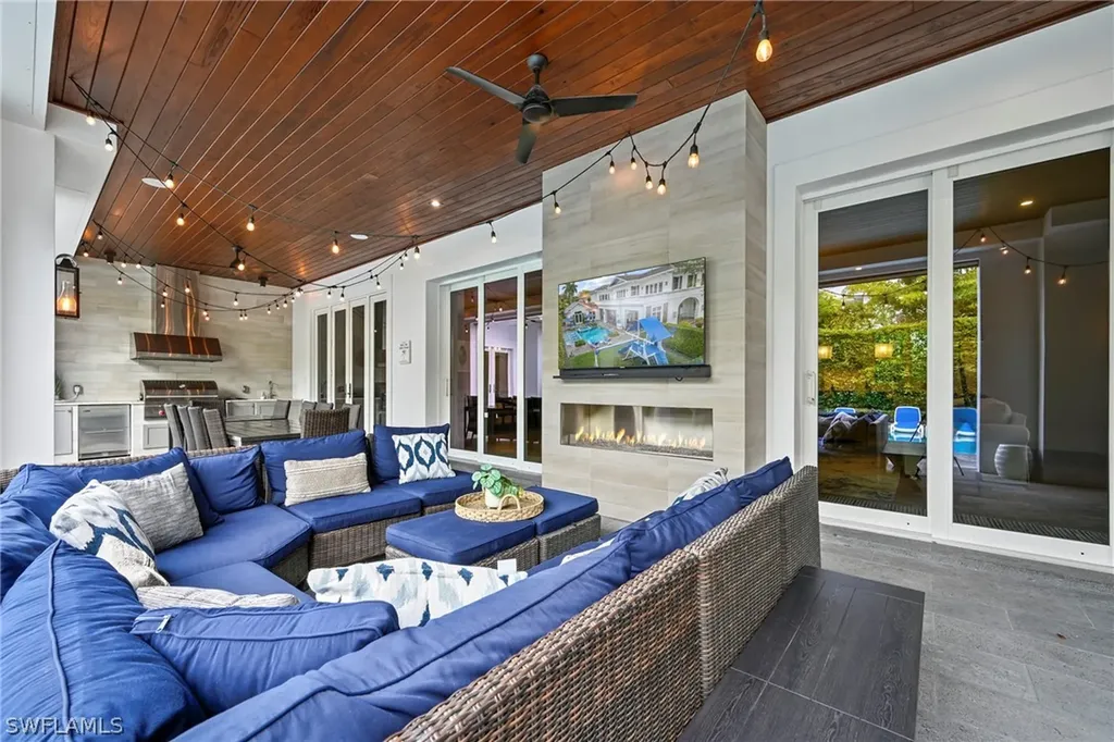 215 3rd Avenue N Naples FL 34102