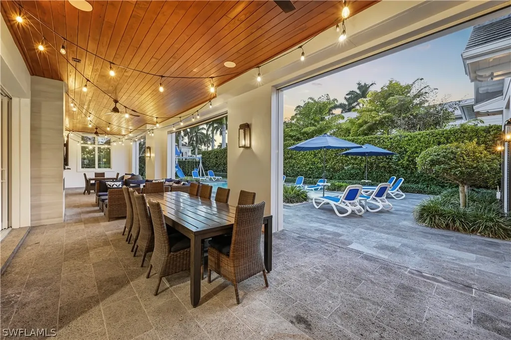 215 3rd Avenue N Naples FL 34102