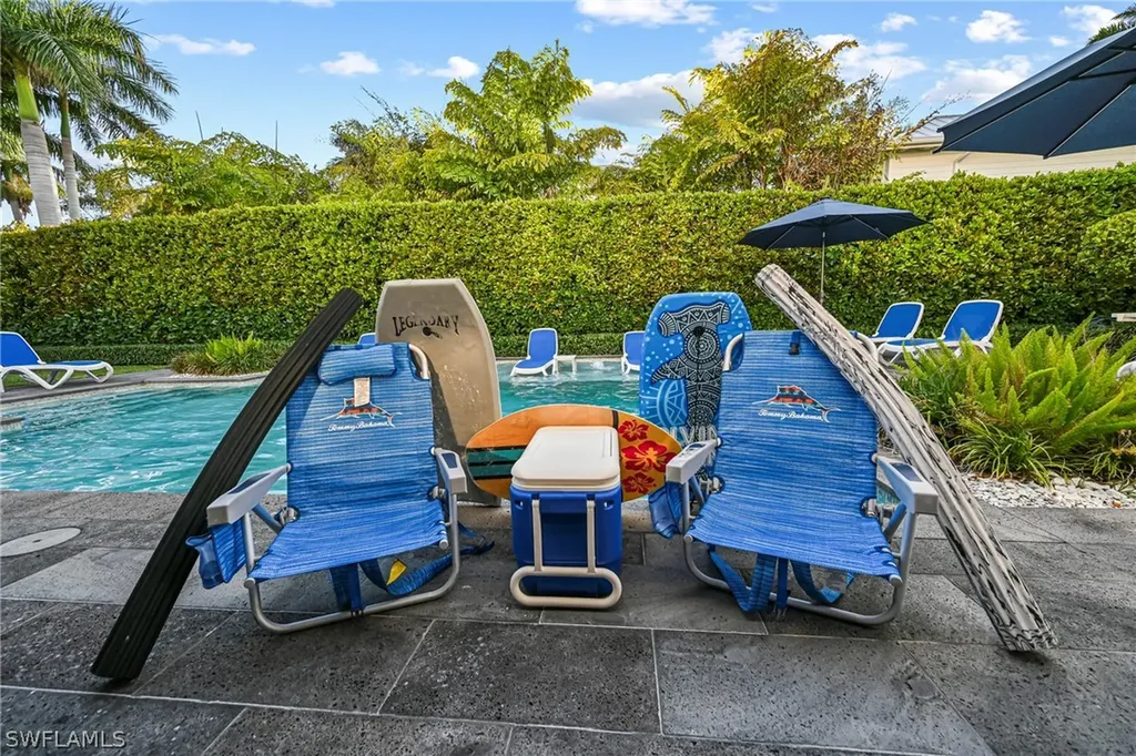 215 3rd Avenue N Naples FL 34102
