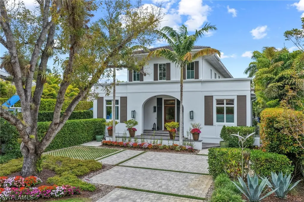 215 3rd Avenue N Naples FL 34102