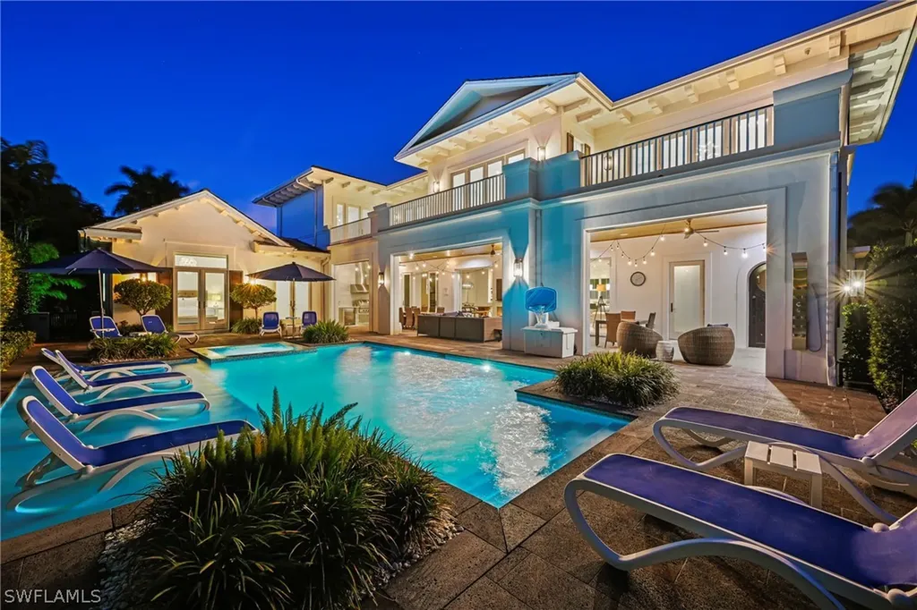 215 3rd Avenue N Naples FL 34102