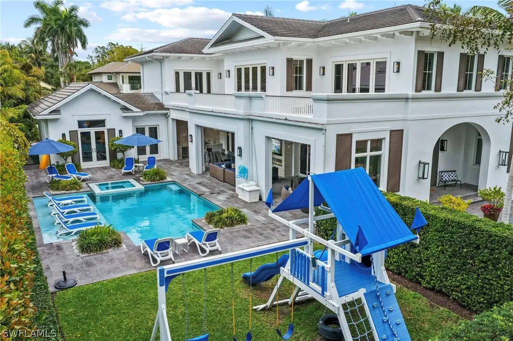 215 3rd Avenue N Naples FL 34102