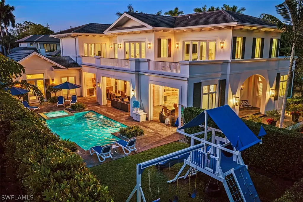 215 3rd Avenue N Naples FL 34102
