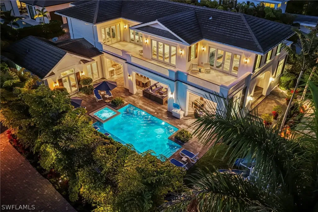 215 3rd Avenue N Naples FL 34102