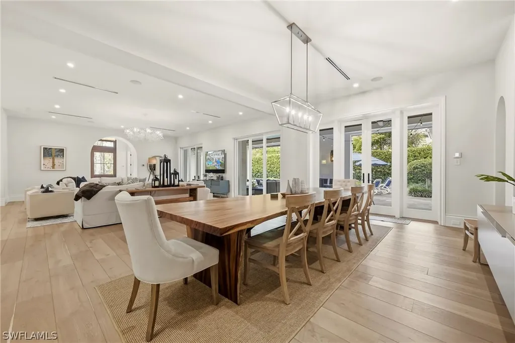 215 3rd Avenue N Naples FL 34102