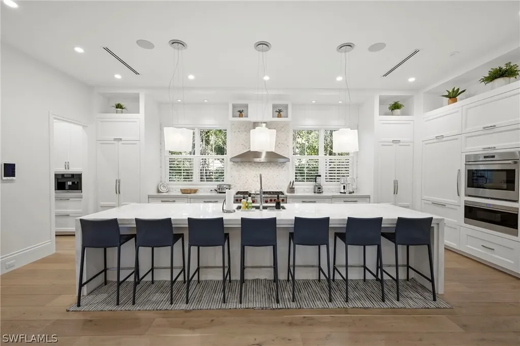 215 3rd Avenue N Naples FL 34102