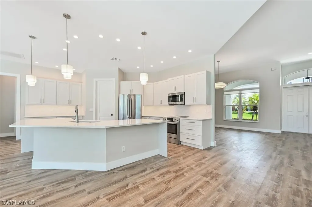 4231 Crayton Road Naples FL 34103