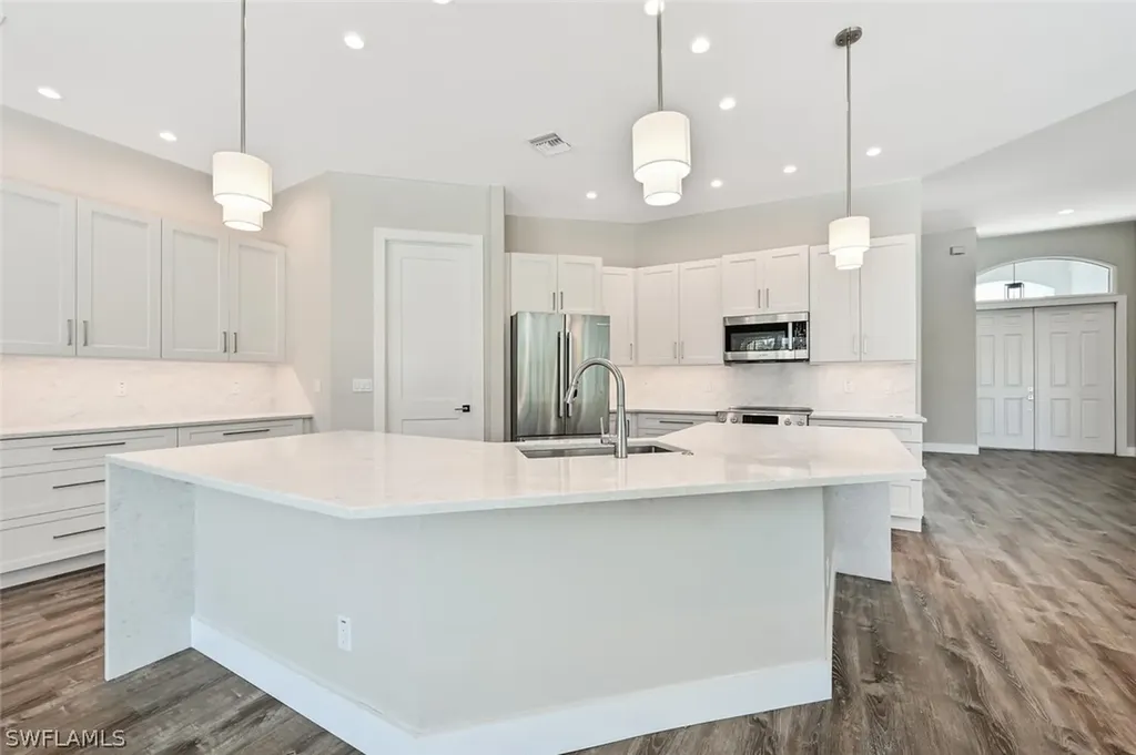 4231 Crayton Road Naples FL 34103
