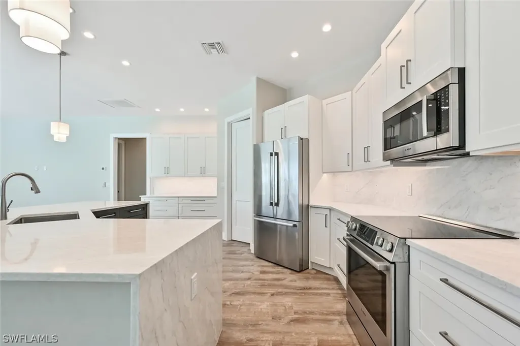4231 Crayton Road Naples FL 34103