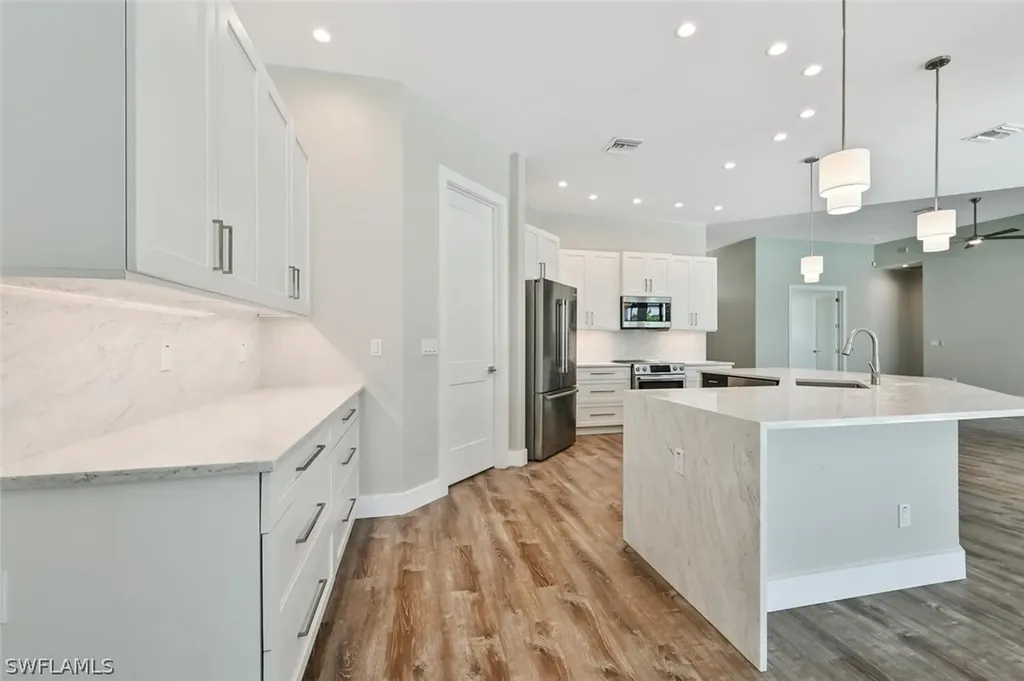 4231 Crayton Road Naples FL 34103