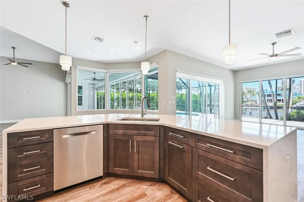 4231 Crayton Road Naples FL 34103