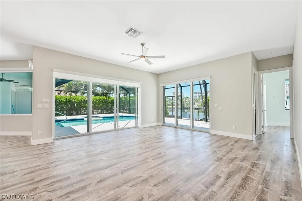 4231 Crayton Road Naples FL 34103