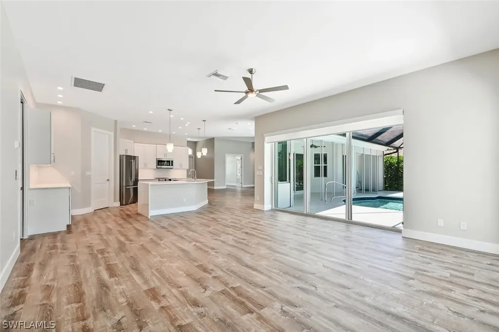 4231 Crayton Road Naples FL 34103