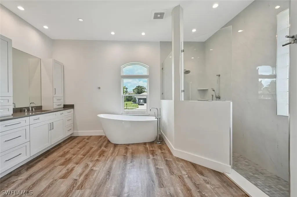 4231 Crayton Road Naples FL 34103