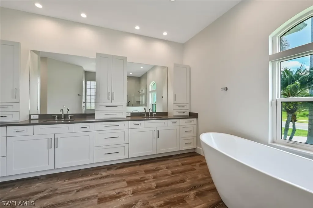 4231 Crayton Road Naples FL 34103
