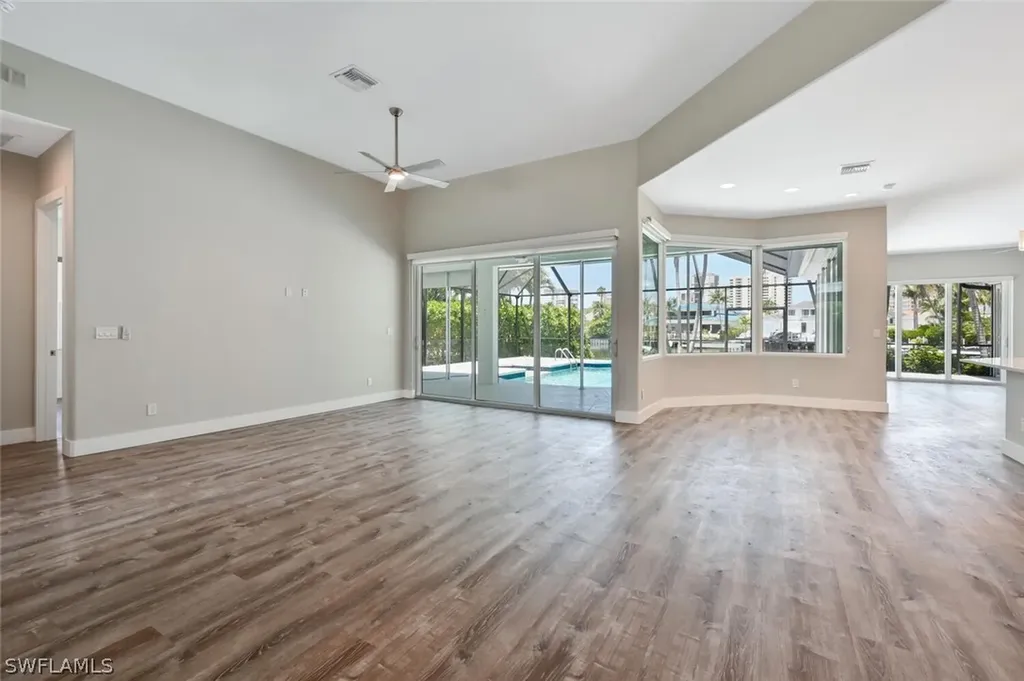 4231 Crayton Road Naples FL 34103