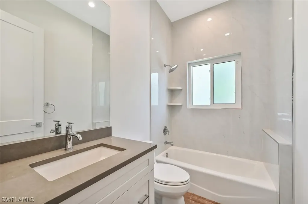 4231 Crayton Road Naples FL 34103
