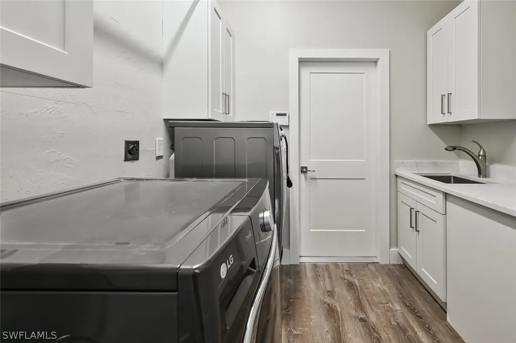 4231 Crayton Road Naples FL 34103