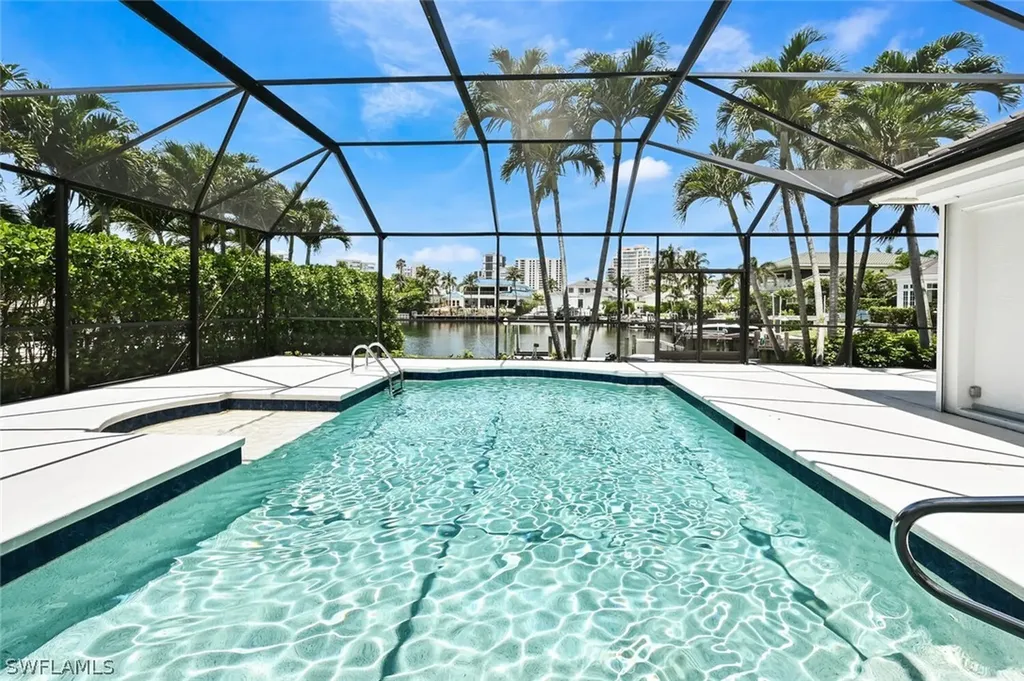 4231 Crayton Road Naples FL 34103