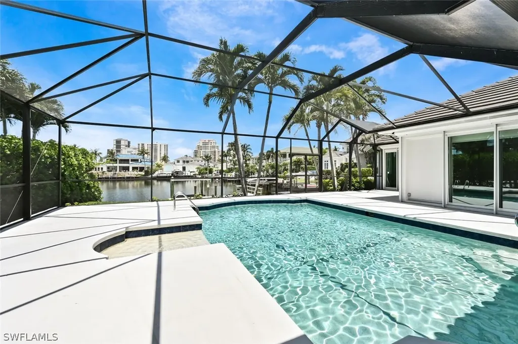 4231 Crayton Road Naples FL 34103