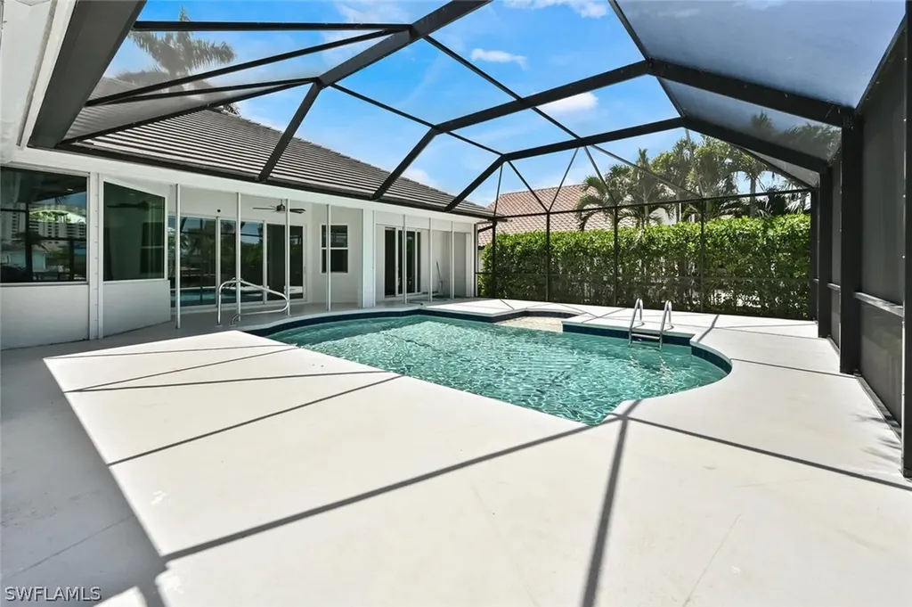 4231 Crayton Road Naples FL 34103