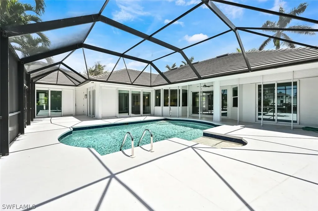 4231 Crayton Road Naples FL 34103