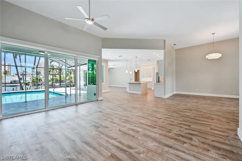 4231 Crayton Road Naples FL 34103