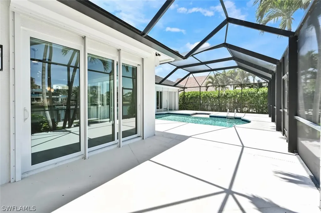 4231 Crayton Road Naples FL 34103