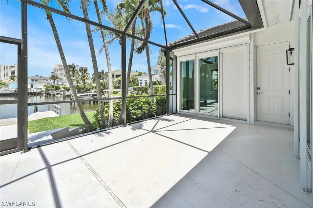 4231 Crayton Road Naples FL 34103