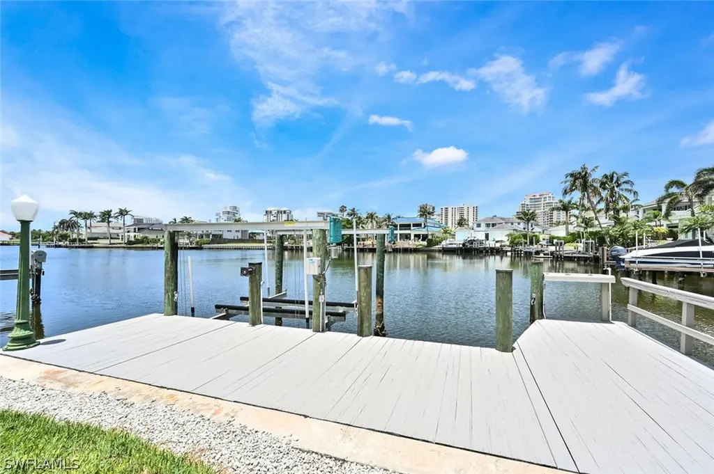 4231 Crayton Road Naples FL 34103