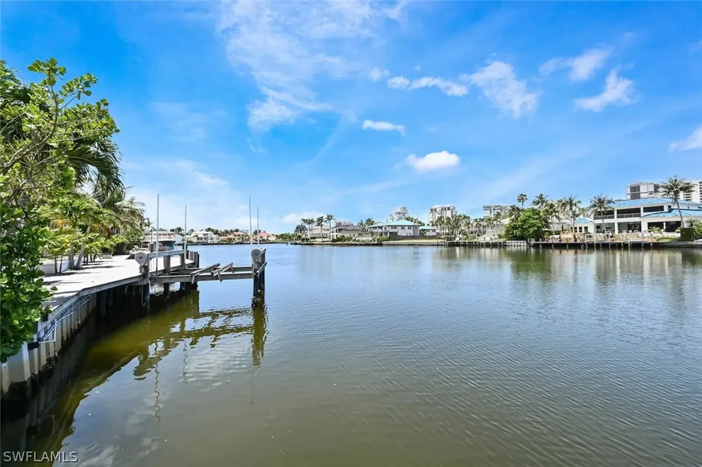 4231 Crayton Road Naples FL 34103