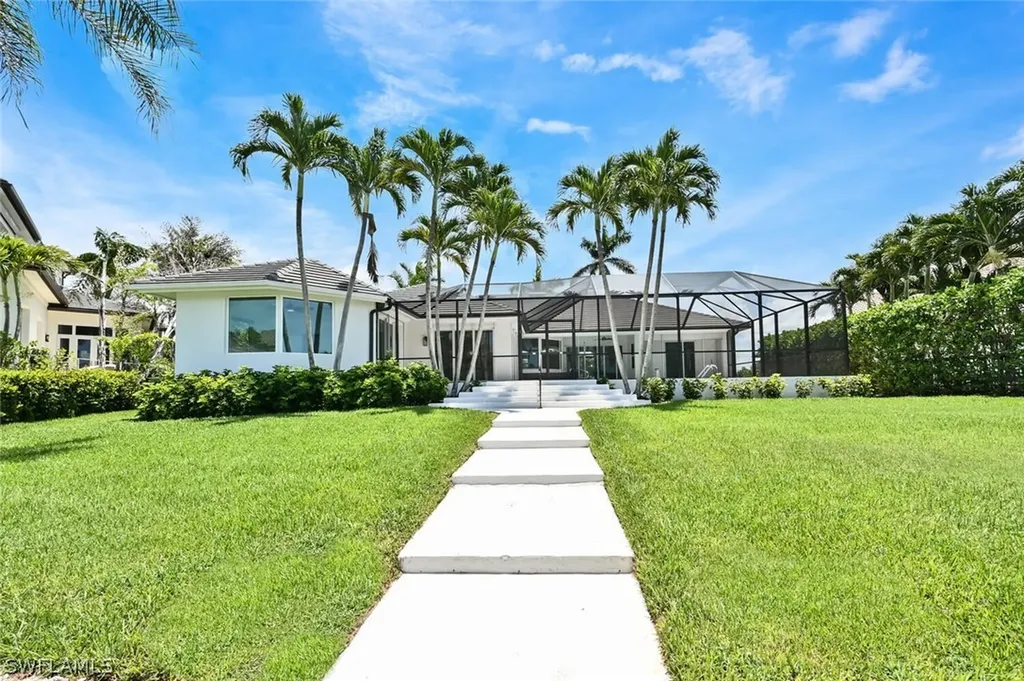 4231 Crayton Road Naples FL 34103