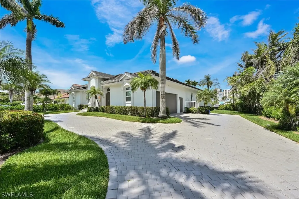 4231 Crayton Road Naples FL 34103
